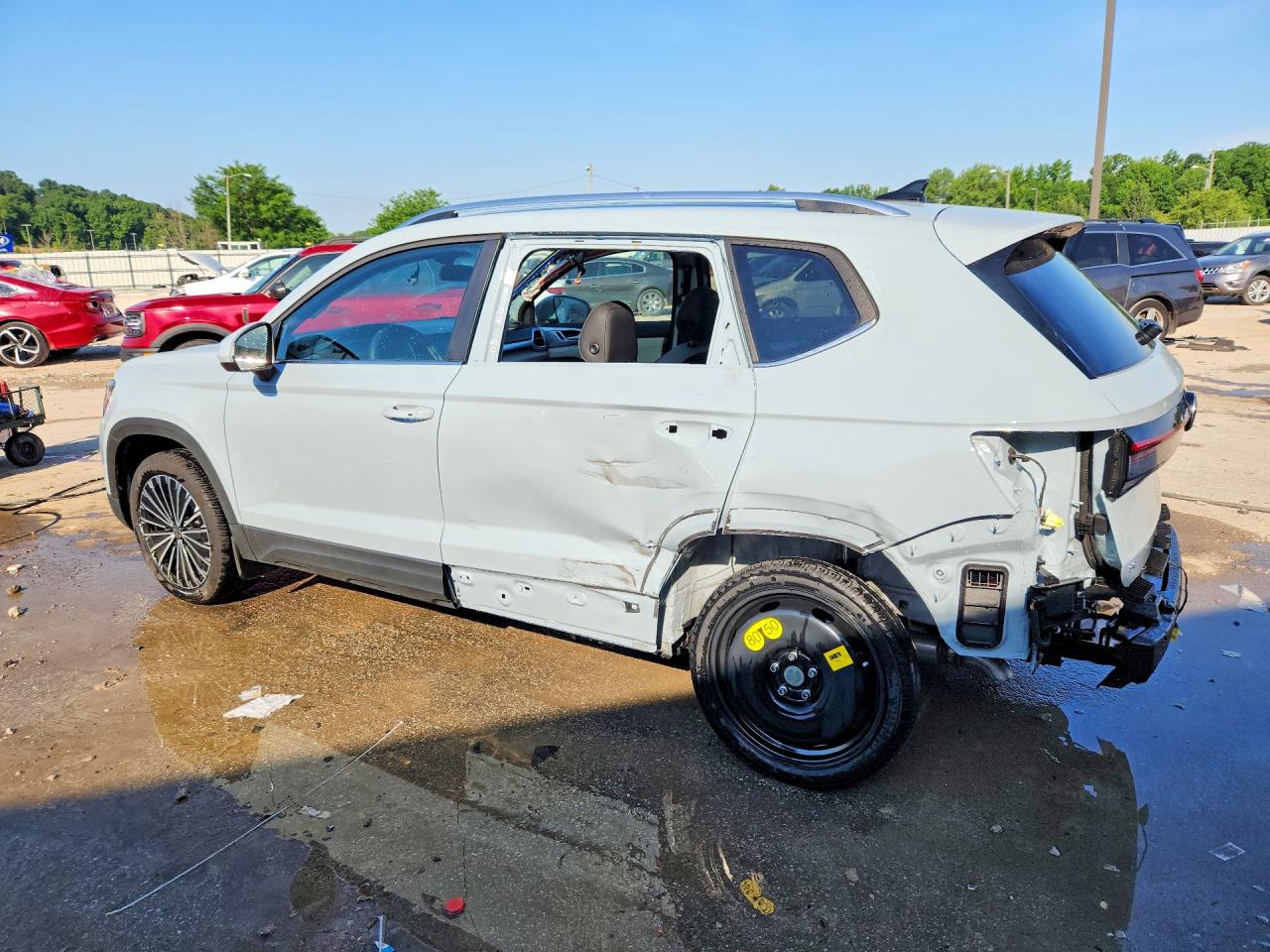 2025 Volkswagen Taos Se Серый vin: 3VVEC7B28SM089242