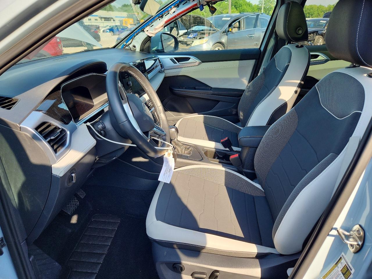 2025 Volkswagen Taos Se Серый vin: 3VVEC7B28SM089242