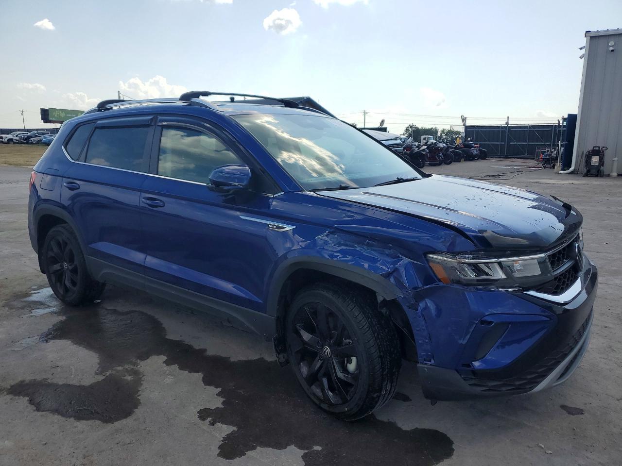 2024 Volkswagen Taos Se Blue vin: 3VVEX7B22RM029097