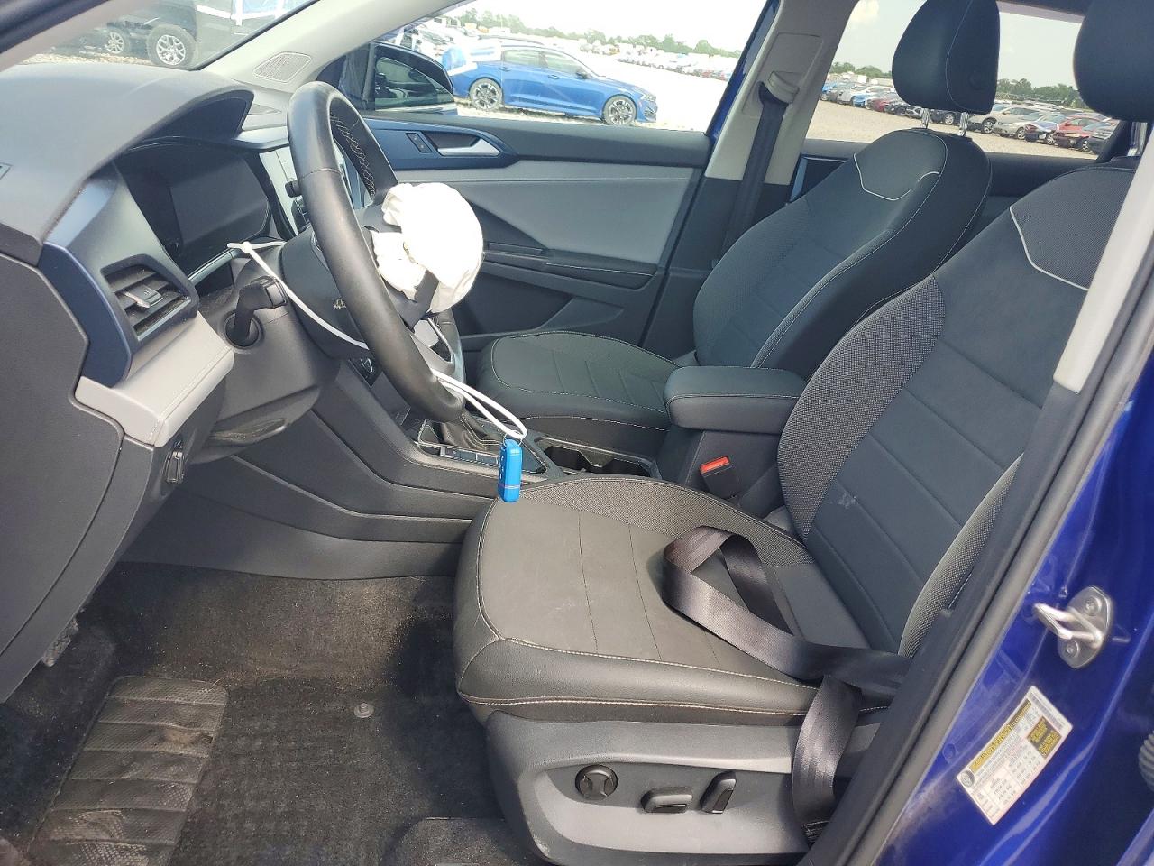 2024 Volkswagen Taos Se Blue vin: 3VVEX7B22RM029097