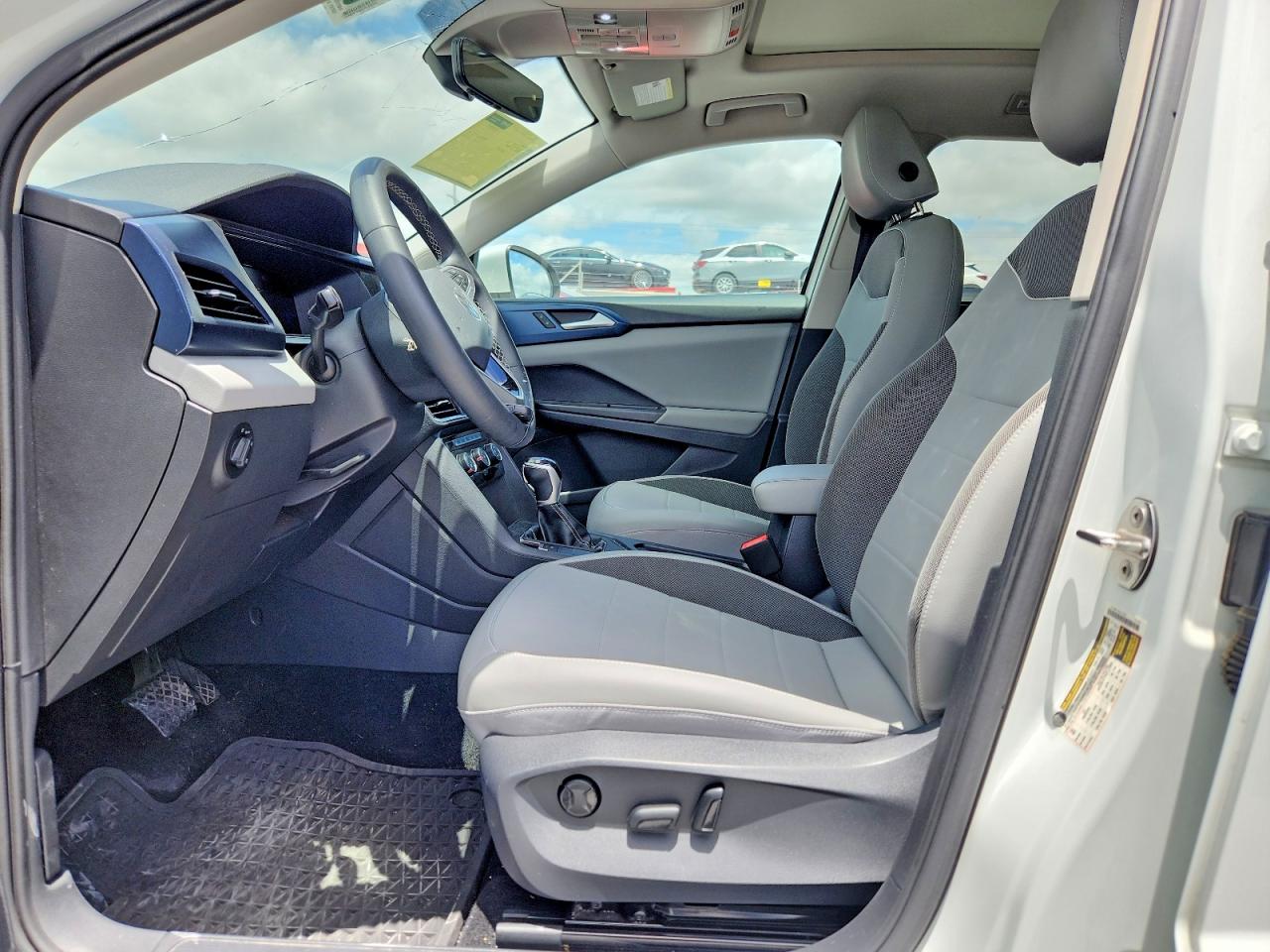 2023 Volkswagen Taos Se White vin: 3VVEX7B29PM347571