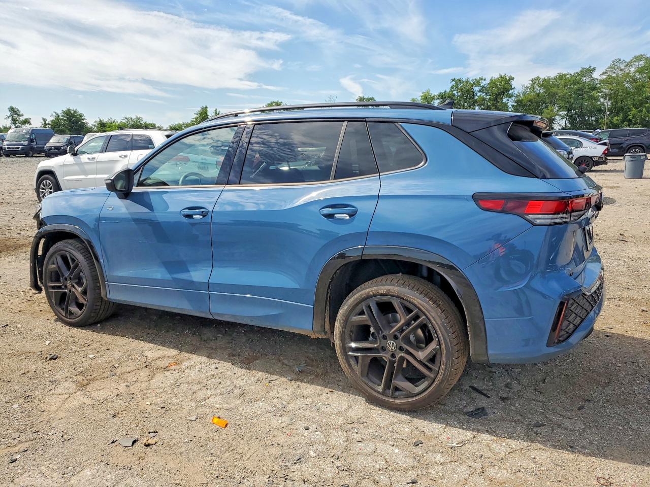 2026 Volkswagen Tiguan Se R-line Black Blue vin: 3VVGR7RMXTM103237