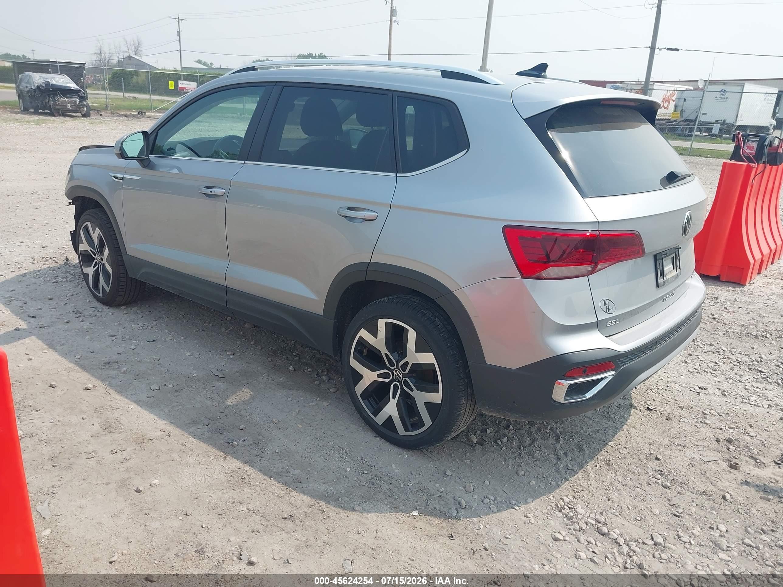 2022 Volkswagen Taos 1.5t Sel Silver vin: 3VVJX7B23NM035841