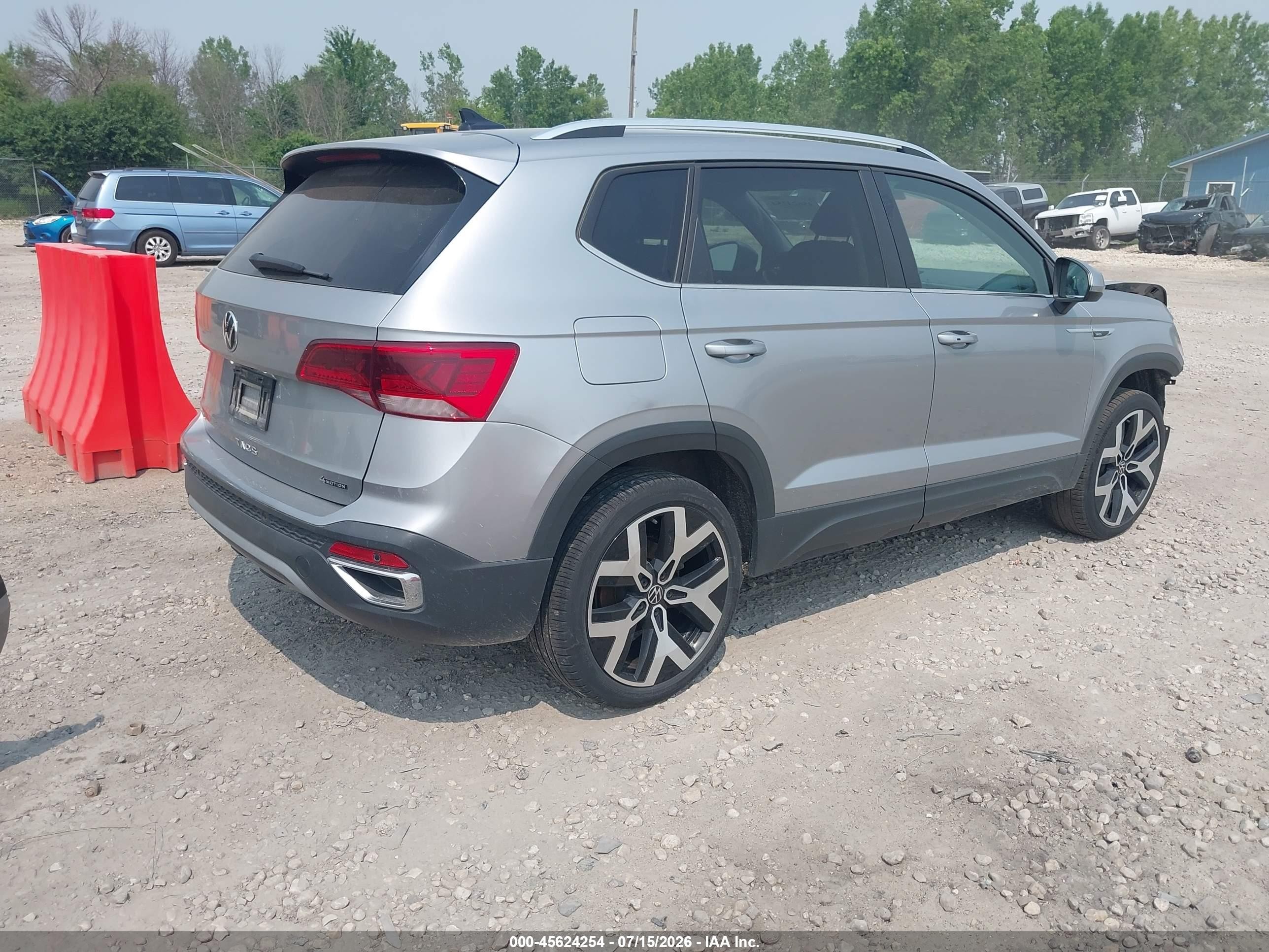 2022 Volkswagen Taos 1.5t Sel Silver vin: 3VVJX7B23NM035841