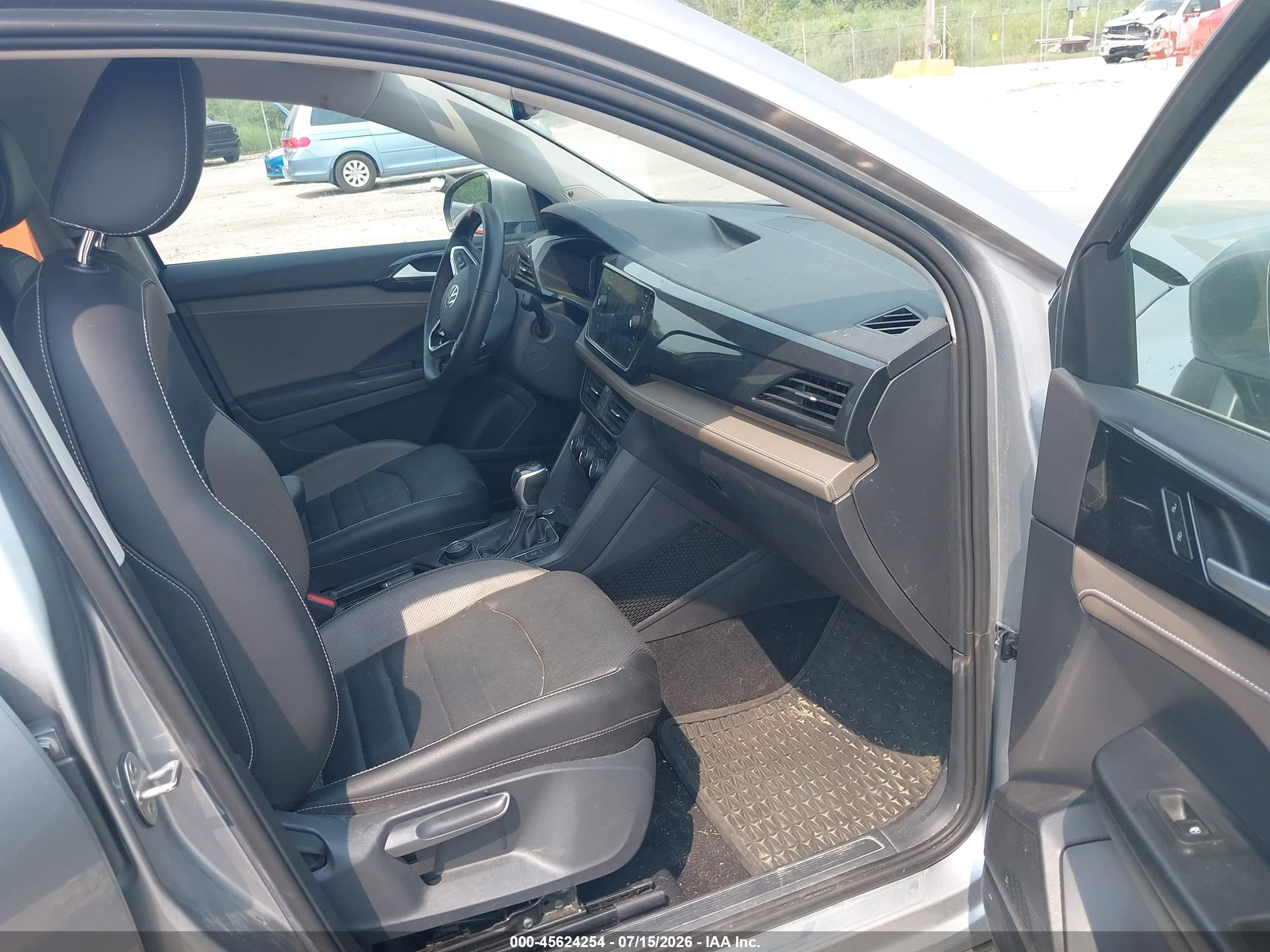 2022 Volkswagen Taos 1.5t Sel Silver vin: 3VVJX7B23NM035841