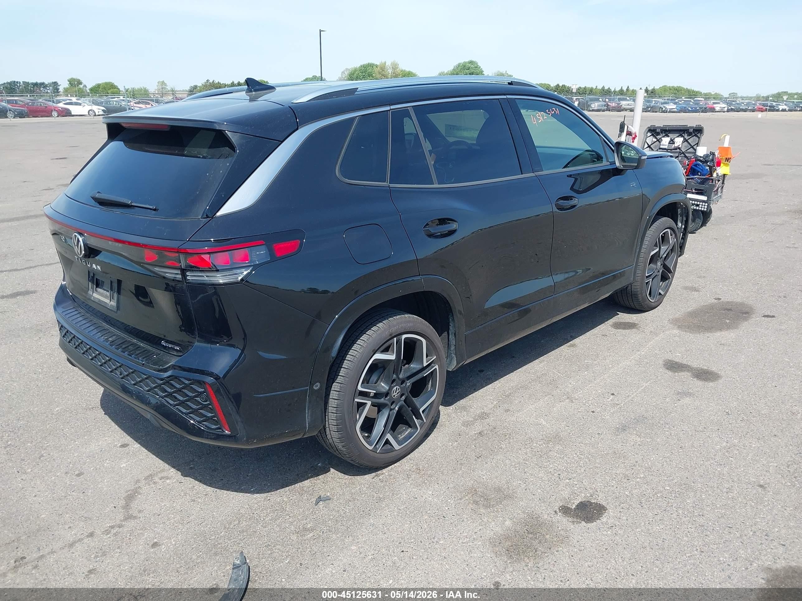 2025 Volkswagen Tiguan 2.0t Sel R-line Black vin: 3VVLR7RM2SM038526