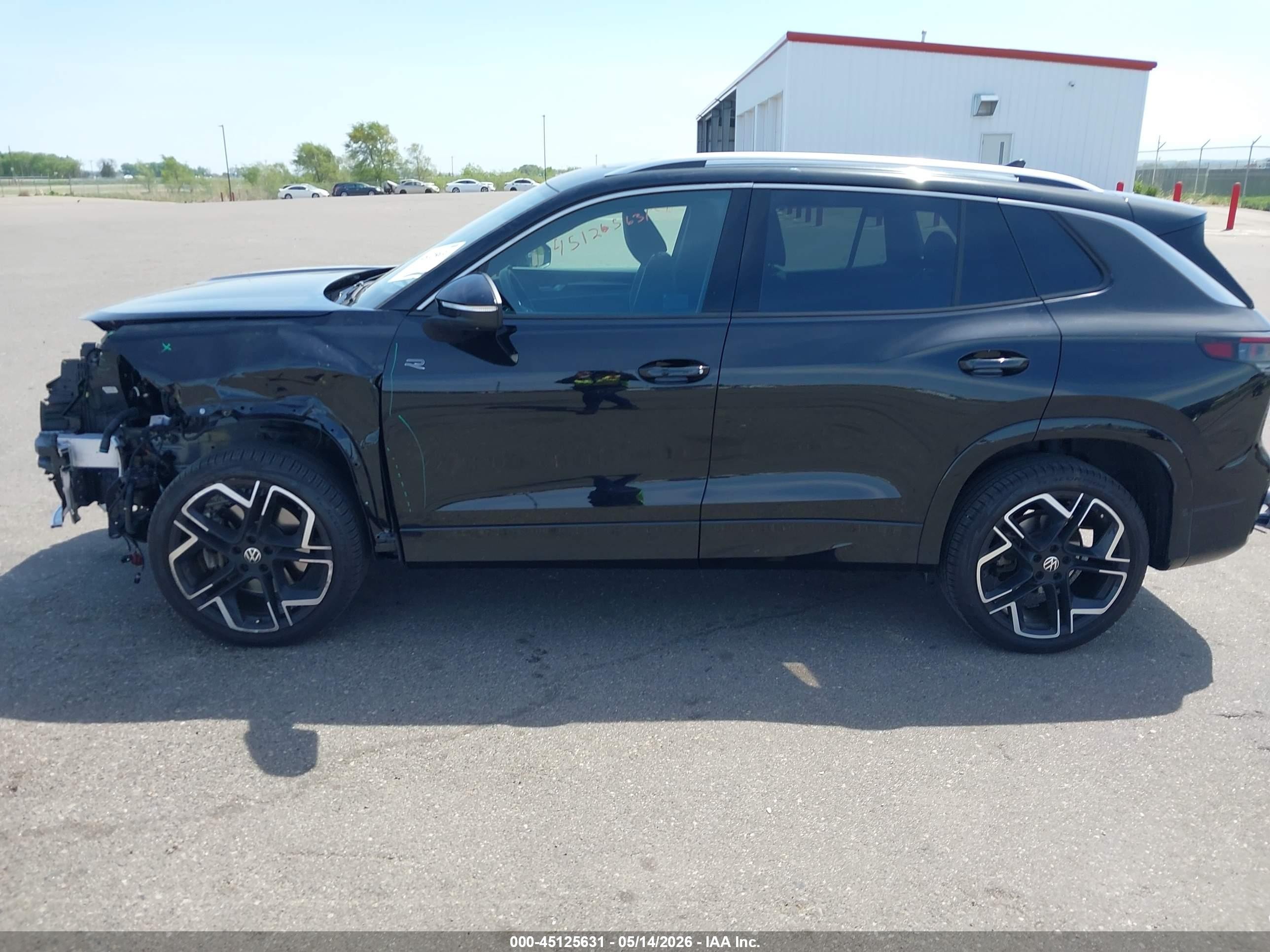 2025 Volkswagen Tiguan 2.0t Sel R-line Black vin: 3VVLR7RM2SM038526