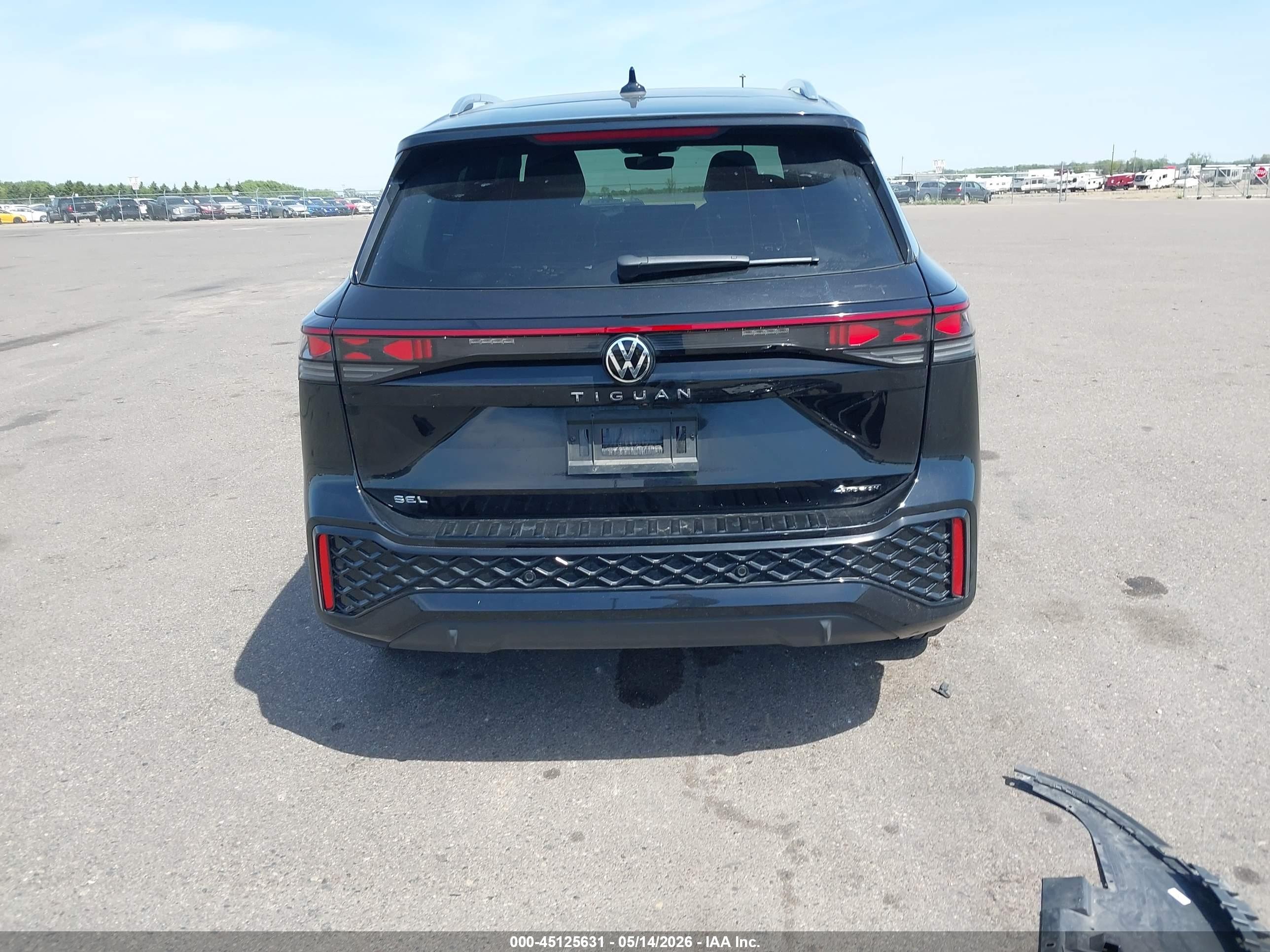 2025 Volkswagen Tiguan 2.0t Sel R-line Black vin: 3VVLR7RM2SM038526
