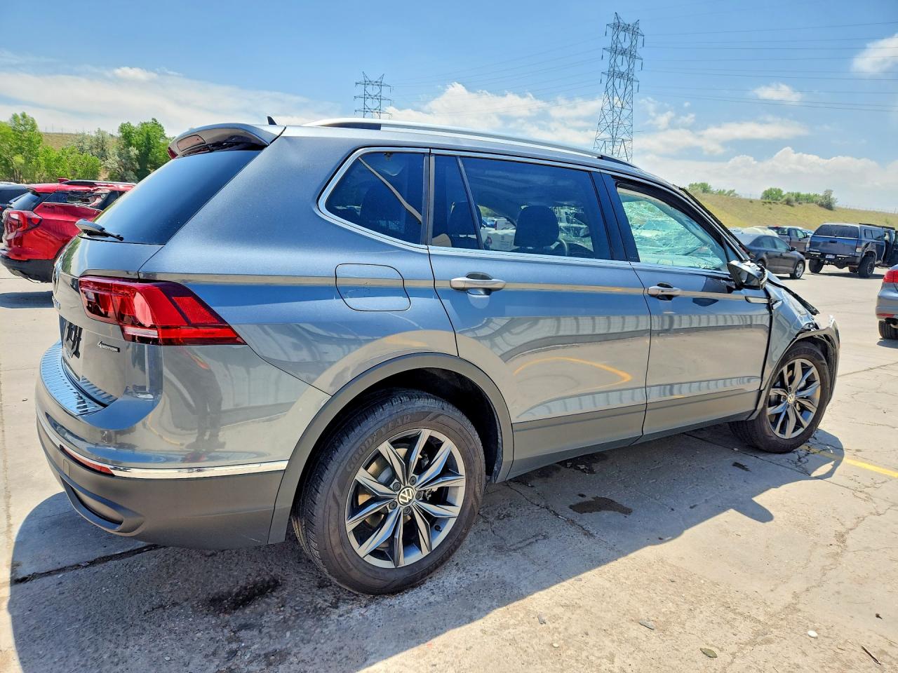 2024 Volkswagen Tiguan Se Серый vin: 3VVMB7AX1RM011228