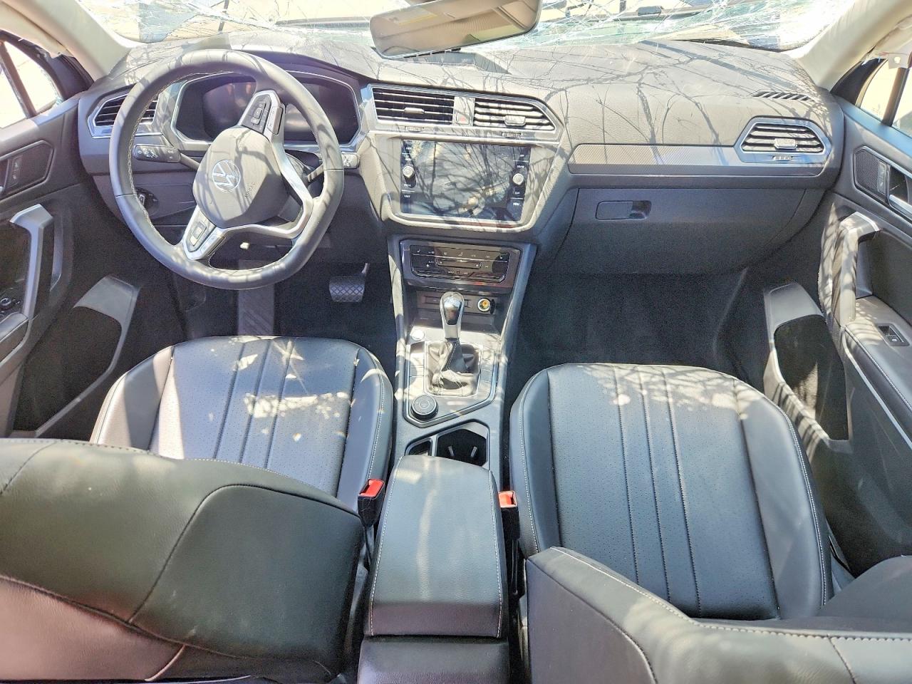 2024 Volkswagen Tiguan Se Серый vin: 3VVMB7AX1RM011228