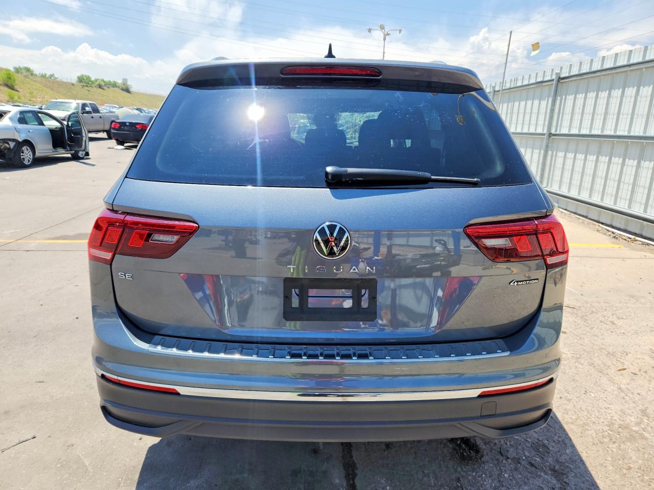 2024 Volkswagen Tiguan Se Серый vin: 3VVMB7AX1RM011228