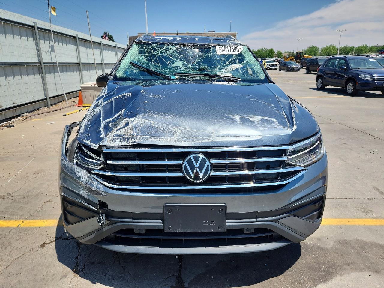 2024 Volkswagen Tiguan Se Серый vin: 3VVMB7AX1RM011228