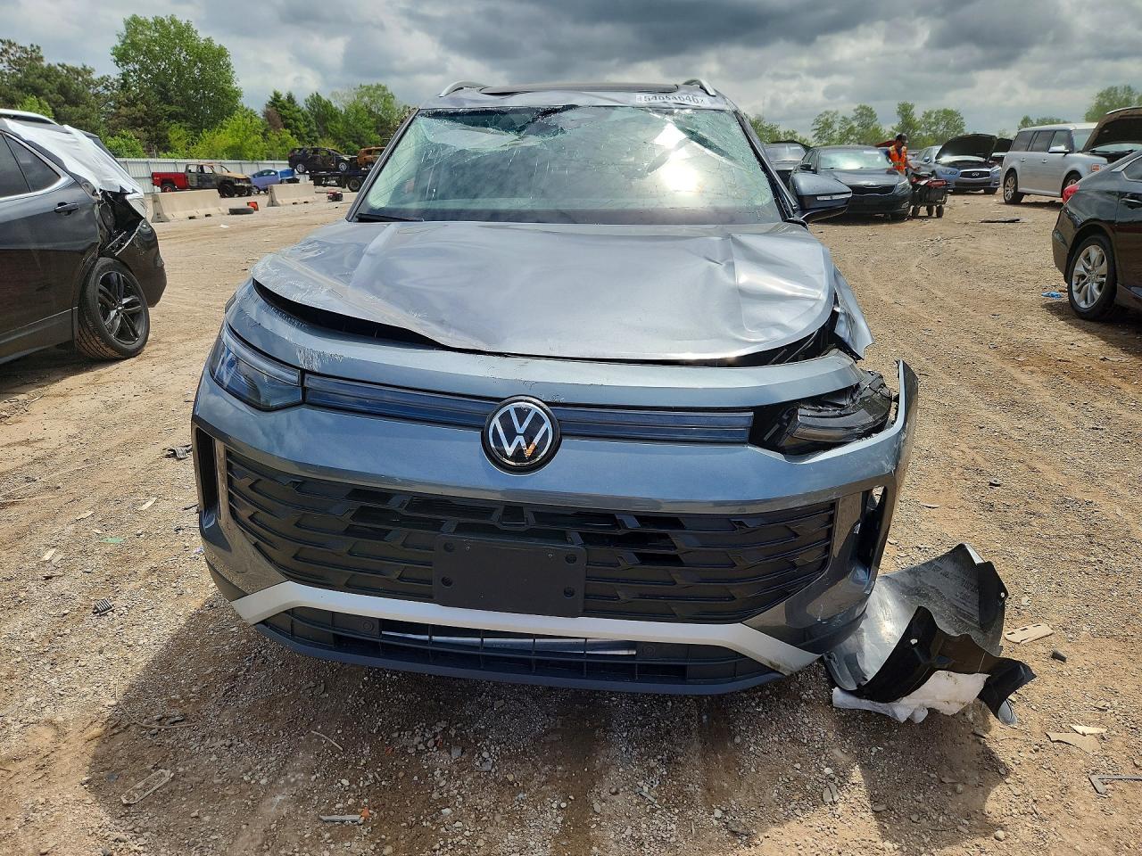 2026 Volkswagen Tiguan Se Gray vin: 3VVMR7RM0TM070204