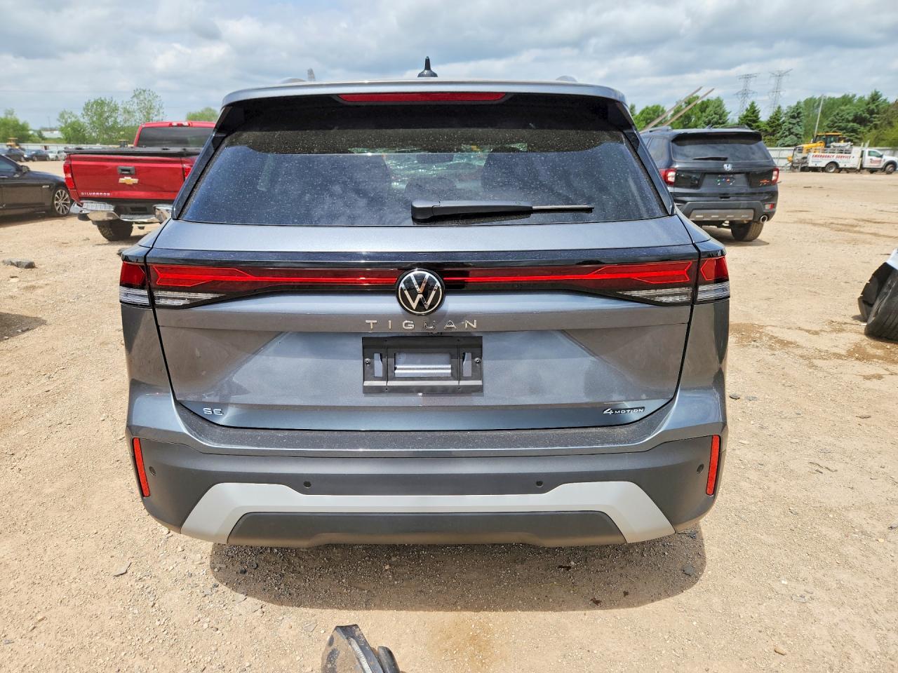 2026 Volkswagen Tiguan Se Gray vin: 3VVMR7RM0TM070204