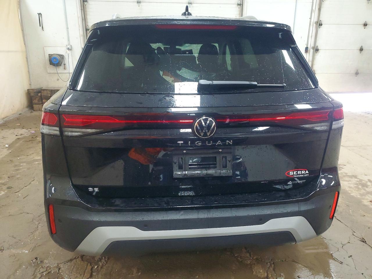 2025 Volkswagen Tiguan Se Black vin: 3VVMR7RM8SM051401
