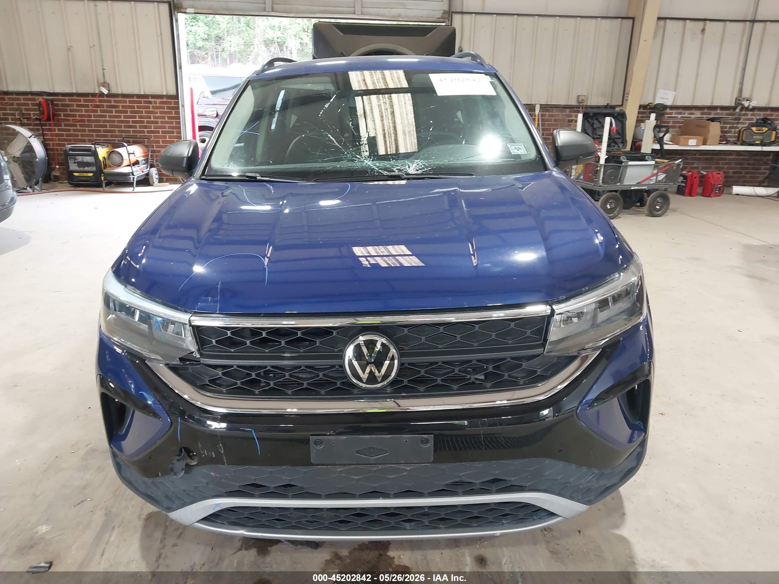 2022 Volkswagen Taos 1.5t S Blue vin: 3VVMX7B21NM050433
