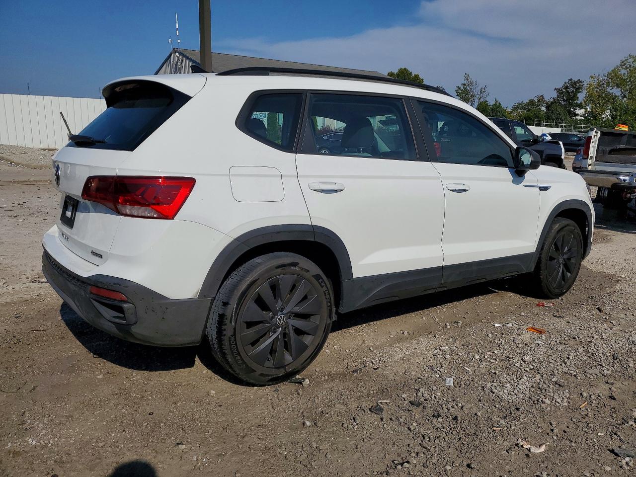 2022 Volkswagen Taos S Белый vin: 3VVMX7B29NM023772