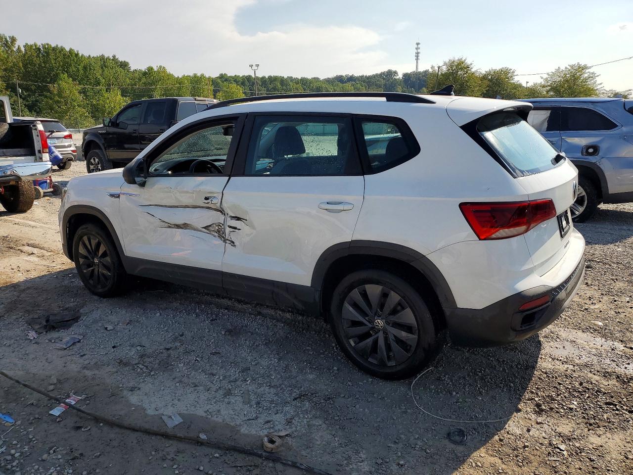 2022 Volkswagen Taos S Белый vin: 3VVMX7B29NM023772