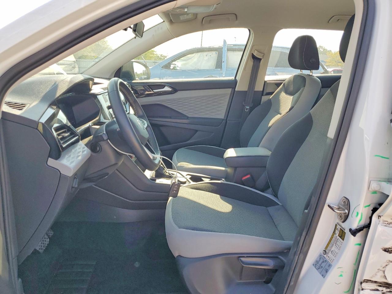 2022 Volkswagen Taos S Белый vin: 3VVMX7B29NM023772
