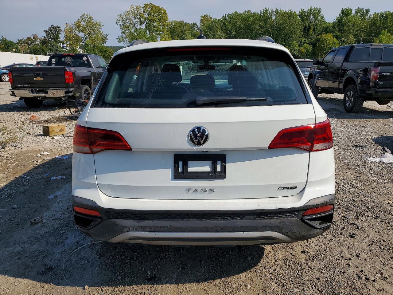 2022 Volkswagen Taos S Белый vin: 3VVMX7B29NM023772