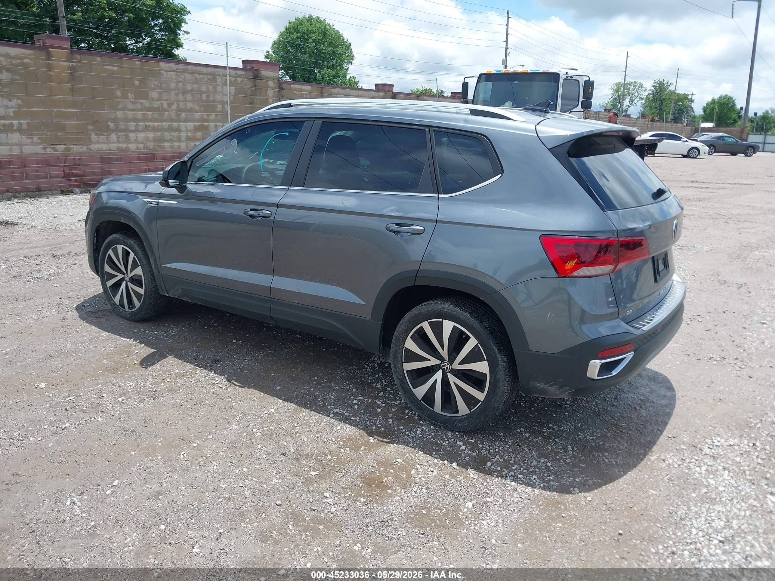 2022 Volkswagen Taos 1.5t Se Gray vin: 3VVRX7B26NM086124
