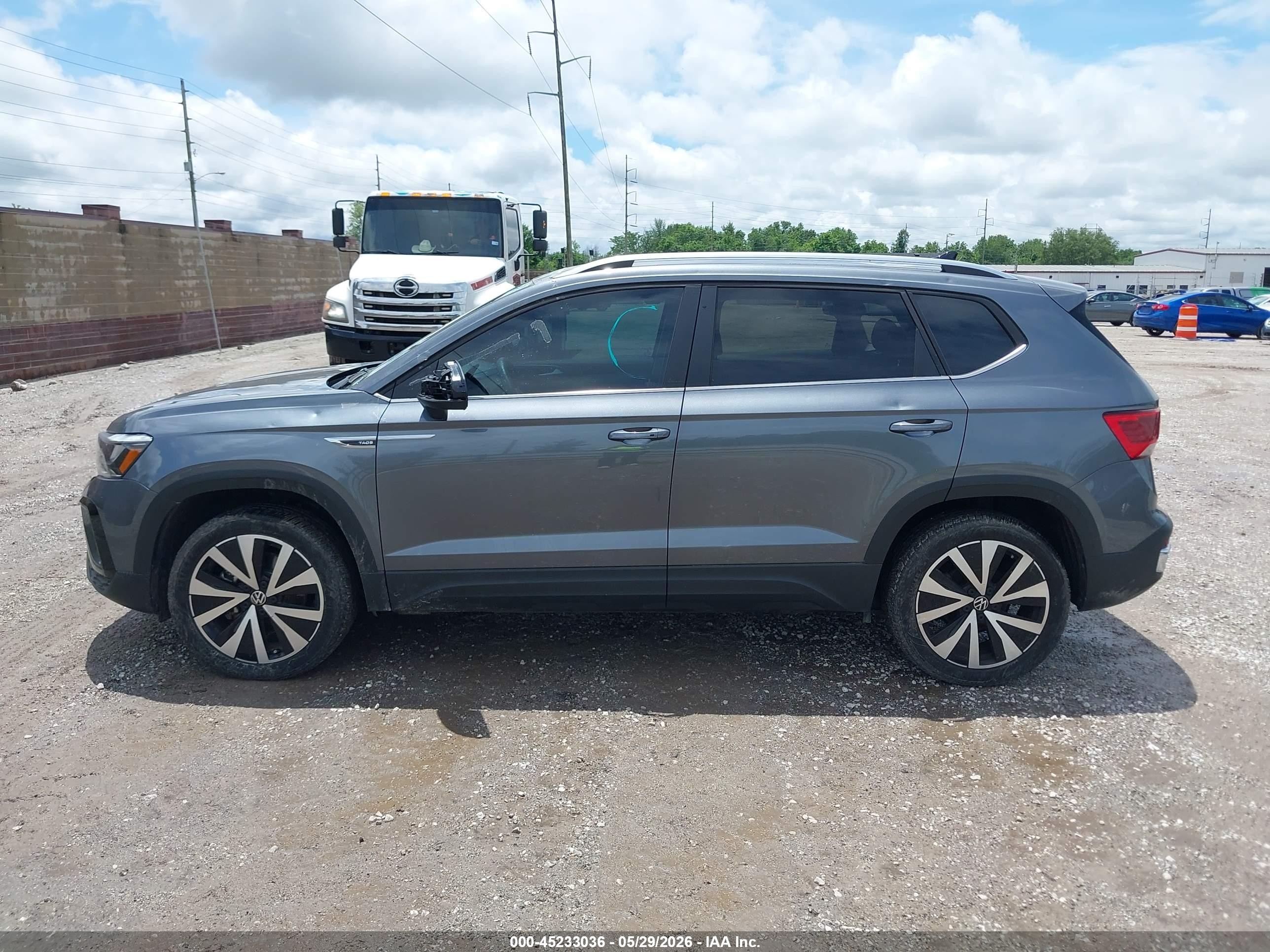 2022 Volkswagen Taos 1.5t Se Gray vin: 3VVRX7B26NM086124