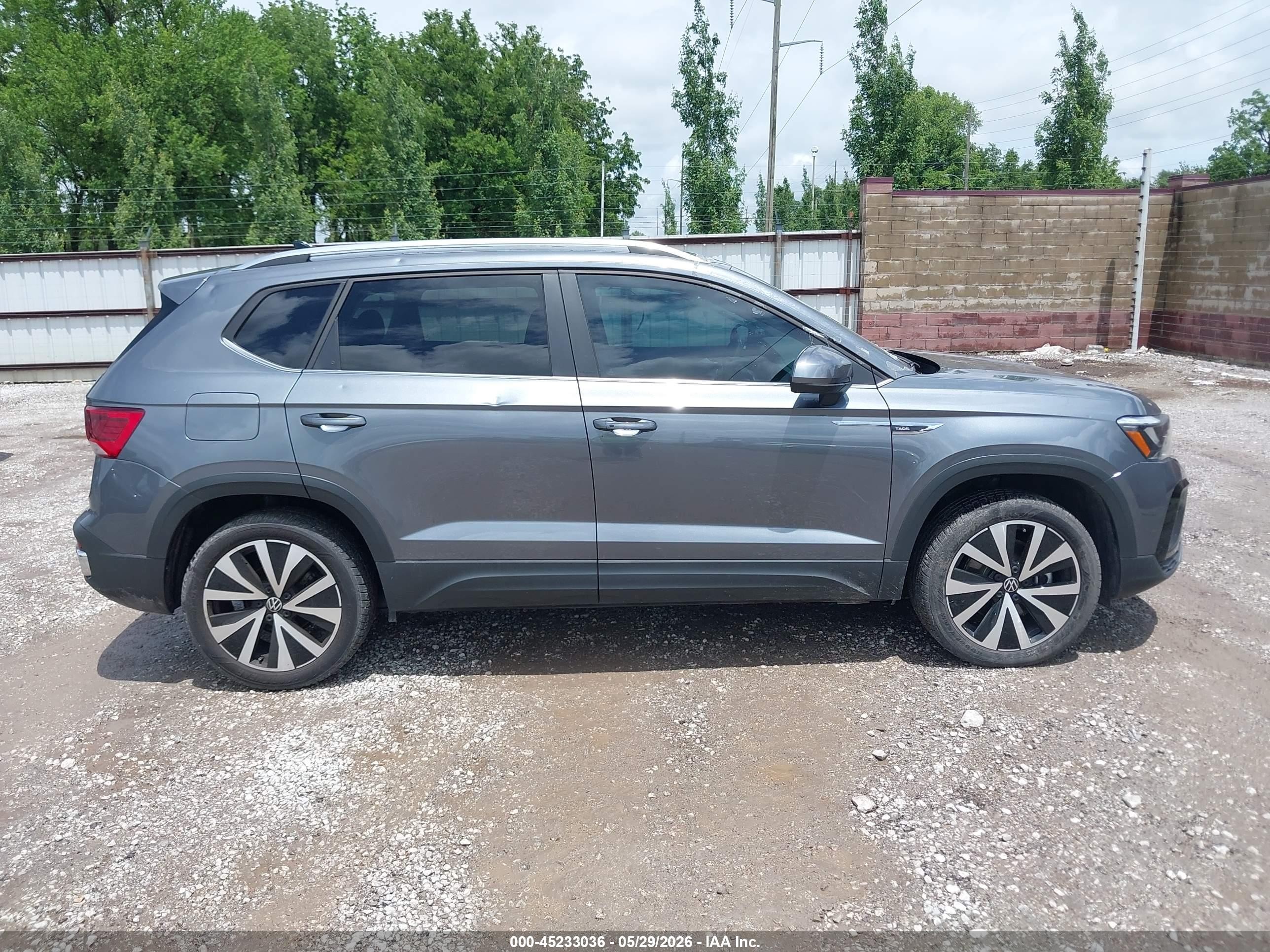 2022 Volkswagen Taos 1.5t Se Gray vin: 3VVRX7B26NM086124