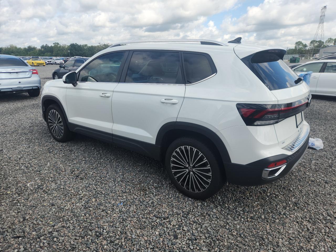 2025 Volkswagen Taos Se White vin: 3VVSC7B23SM066325