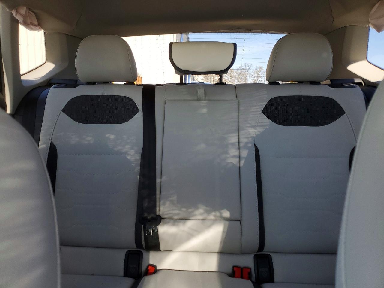 2025 Volkswagen Taos Se White vin: 3VVSC7B25SM090397