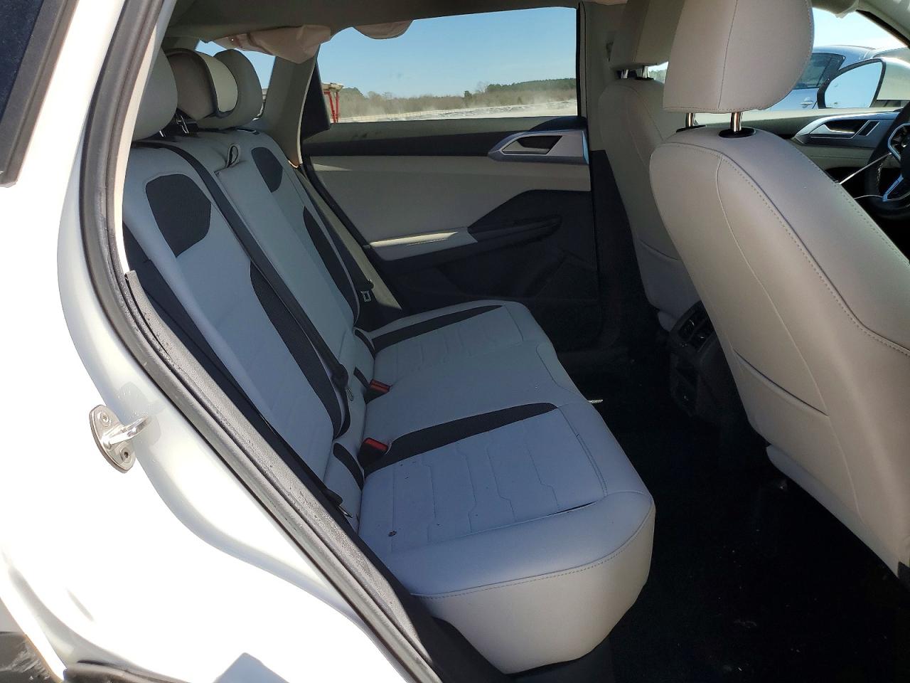 2025 Volkswagen Taos Se White vin: 3VVSC7B25SM090397