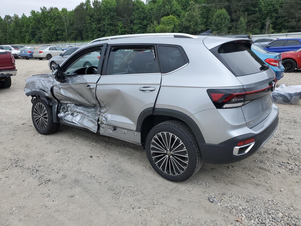 2026 Volkswagen Taos Se Gray vin: 3VVSC7B25TM006354 Damage: Left Rear Door, Severe Damage, Replacement Required