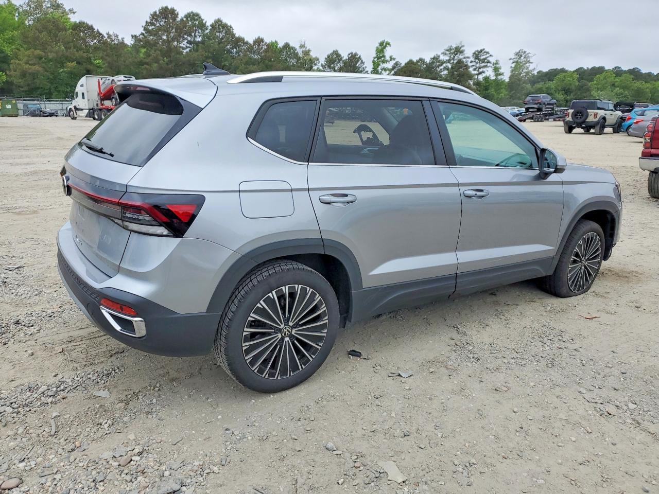 2026 Volkswagen Taos Se Gray vin: 3VVSC7B25TM006354