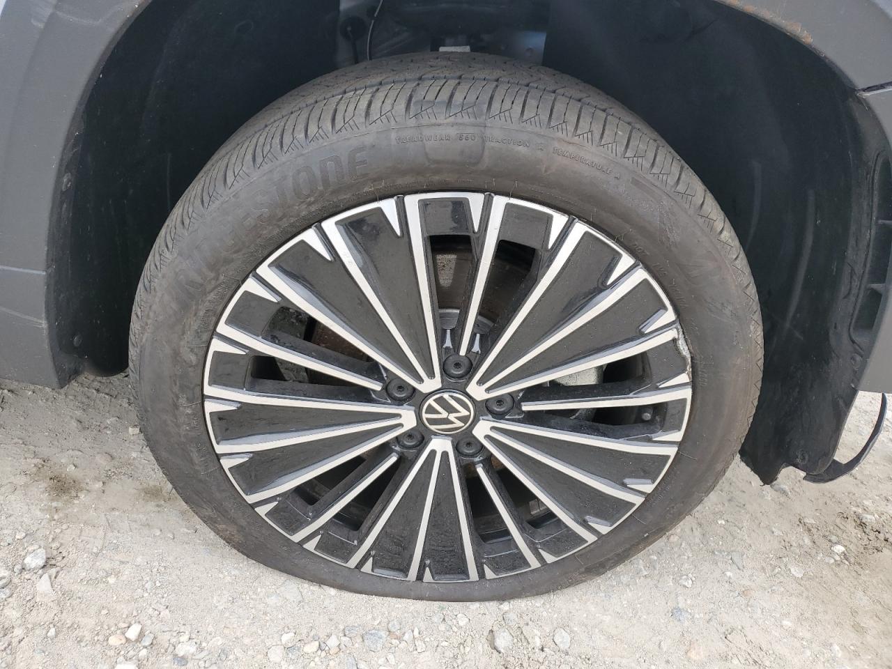 2026 Volkswagen Taos Se Gray vin: 3VVSC7B25TM006354 Damage: Right Front Wheel, Bent, Replacement Required