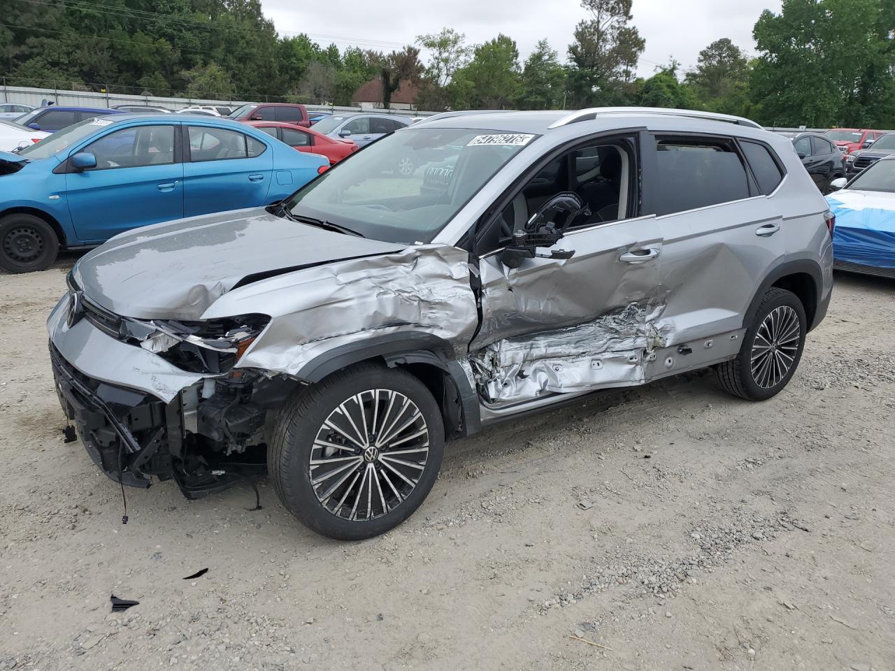 2026 Volkswagen Taos Se Gray vin: 3VVSC7B25TM006354 Damage: Left Front Fender, Severe Damage, Replacement Required