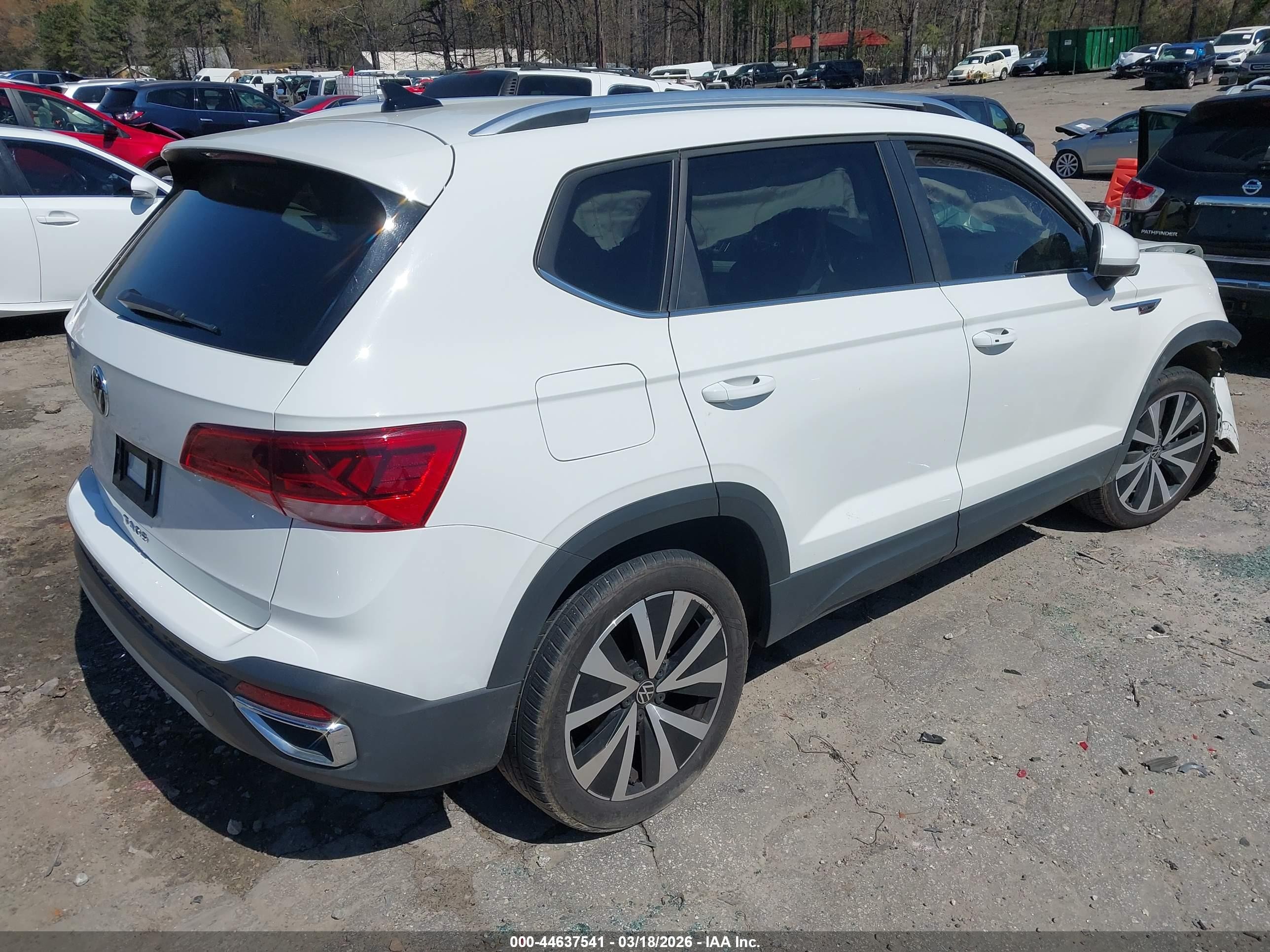 2024 Volkswagen Taos 1.5t Se Белый vin: 3VVSX7B24RM022669