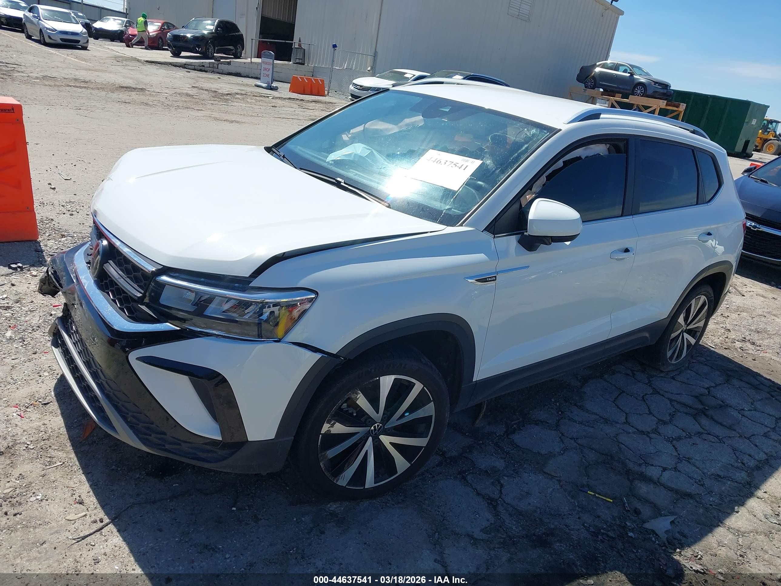 2024 Volkswagen Taos 1.5t Se Белый vin: 3VVSX7B24RM022669