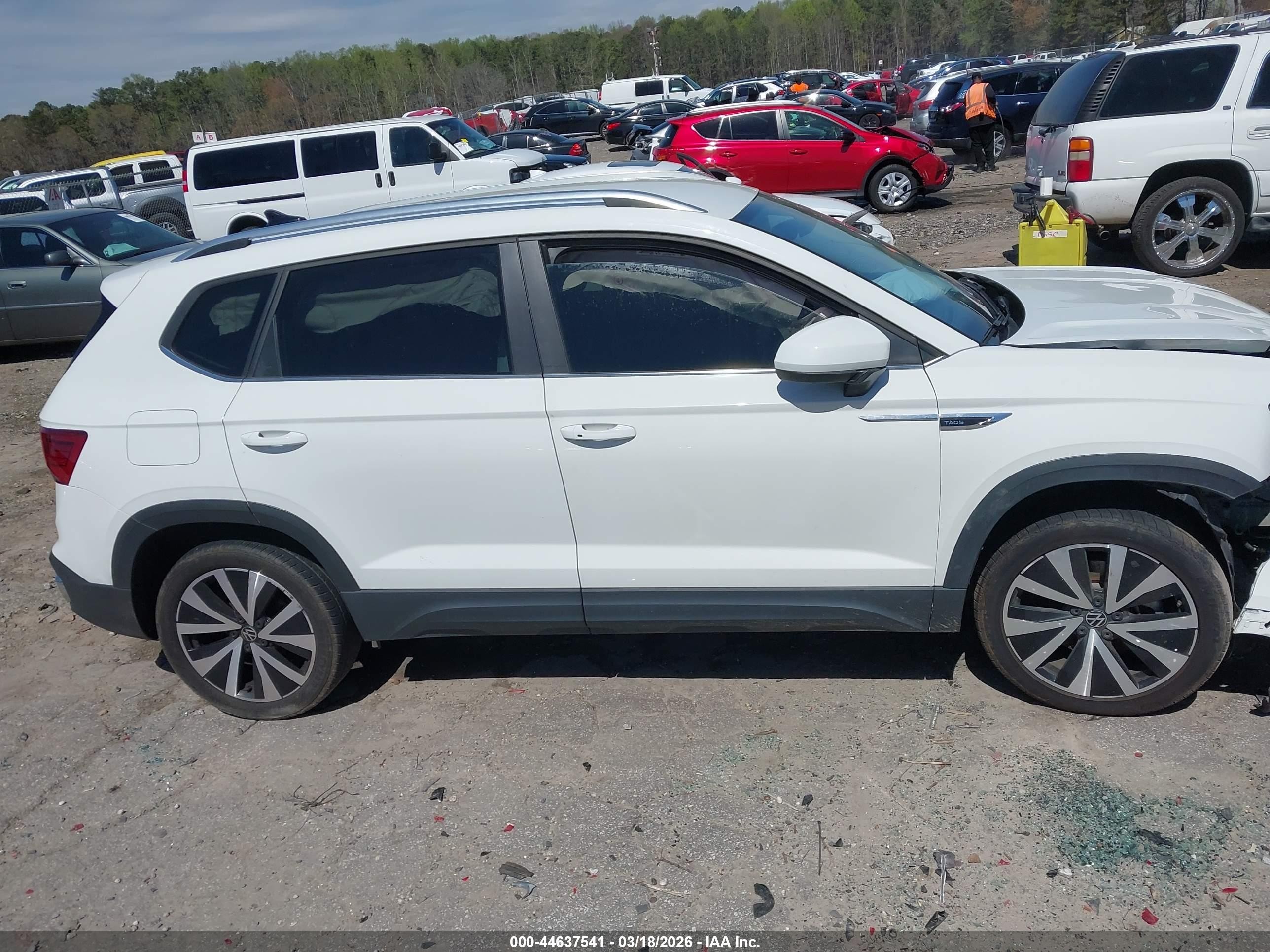 2024 Volkswagen Taos 1.5t Se Белый vin: 3VVSX7B24RM022669