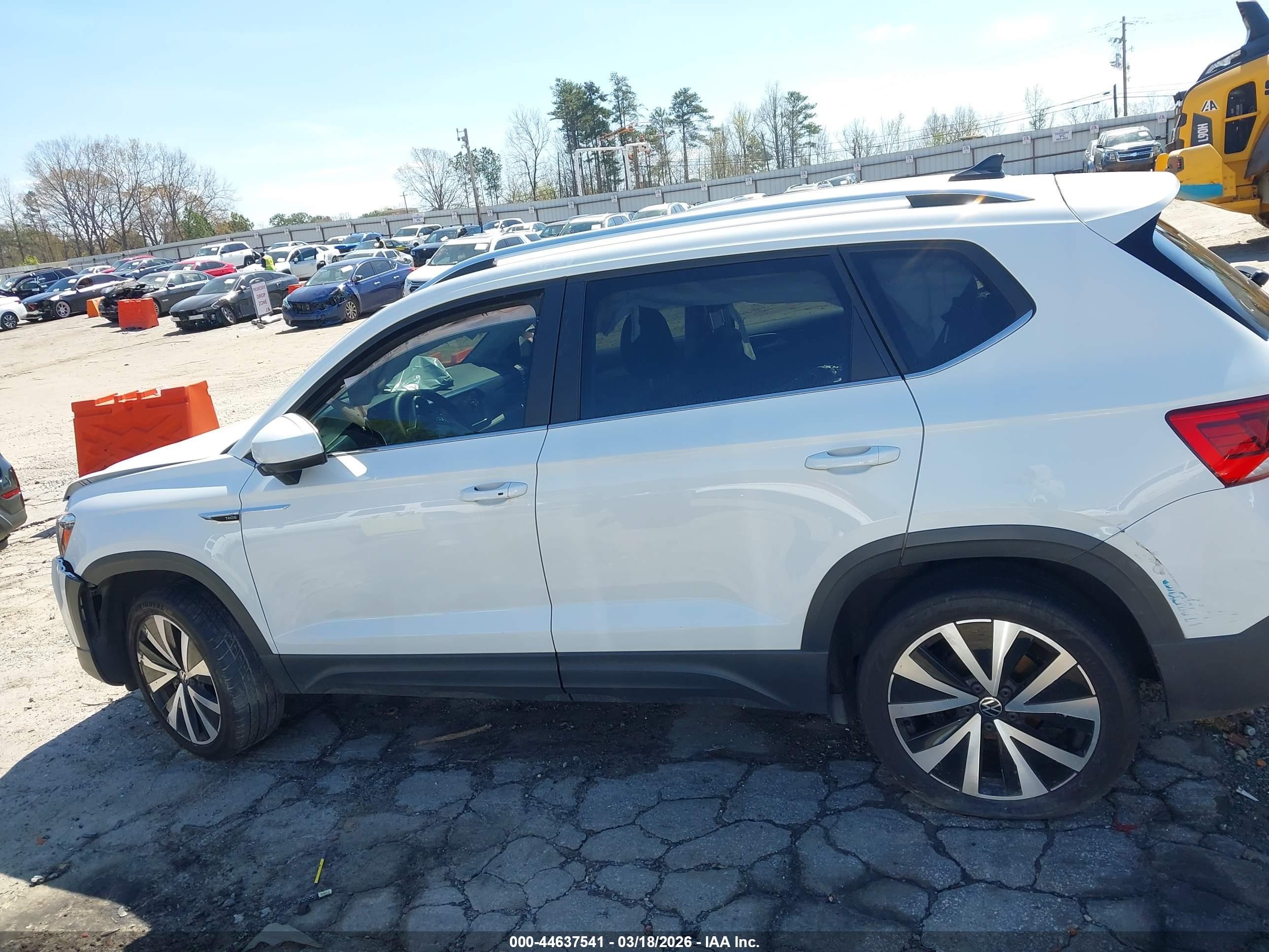 2024 Volkswagen Taos 1.5t Se Белый vin: 3VVSX7B24RM022669