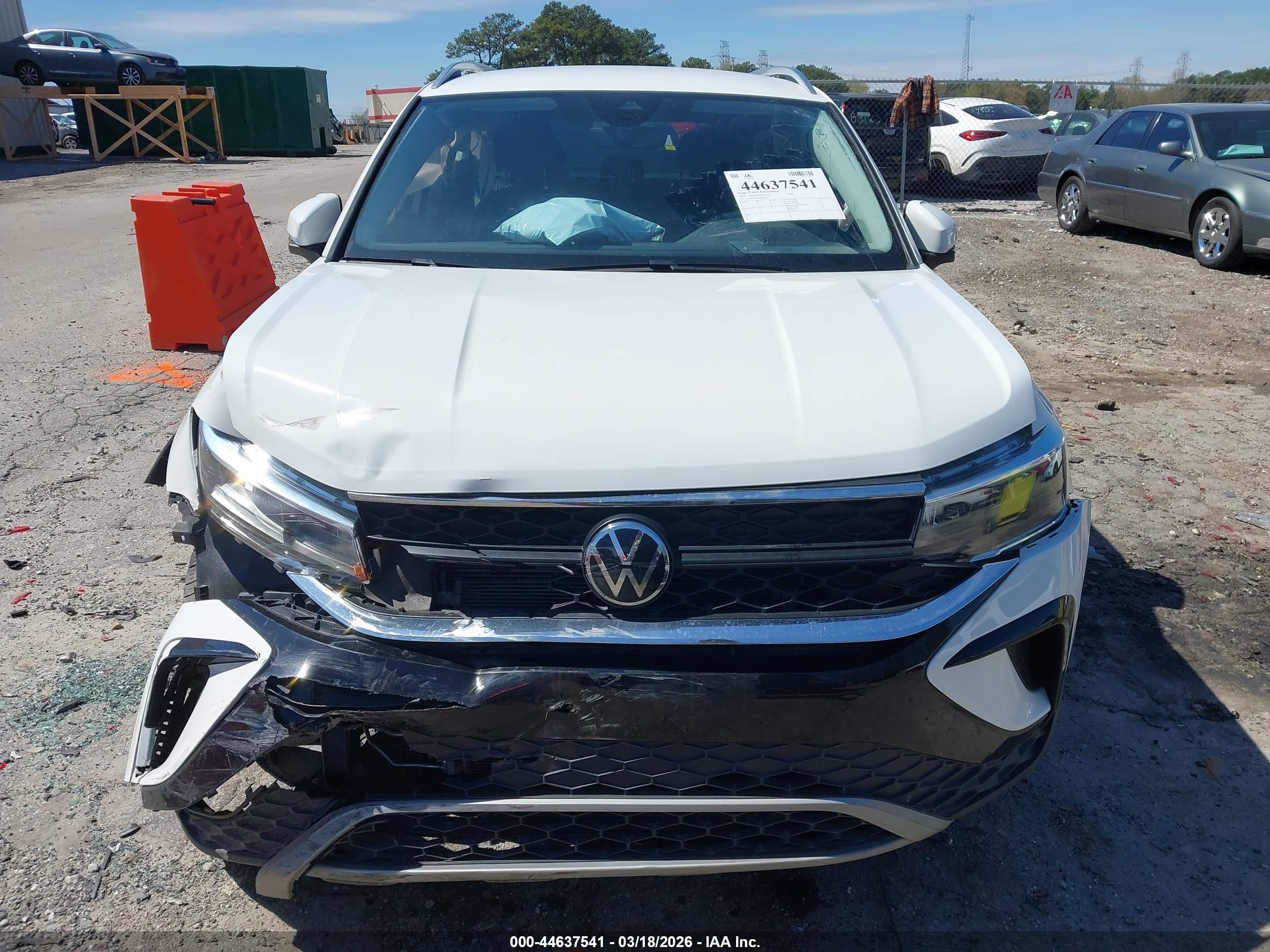 2024 Volkswagen Taos 1.5t Se Белый vin: 3VVSX7B24RM022669