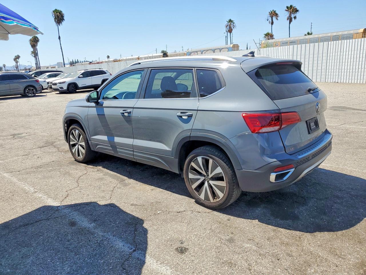 2023 Volkswagen Taos Se Gray vin: 3VVSX7B2XPM302755