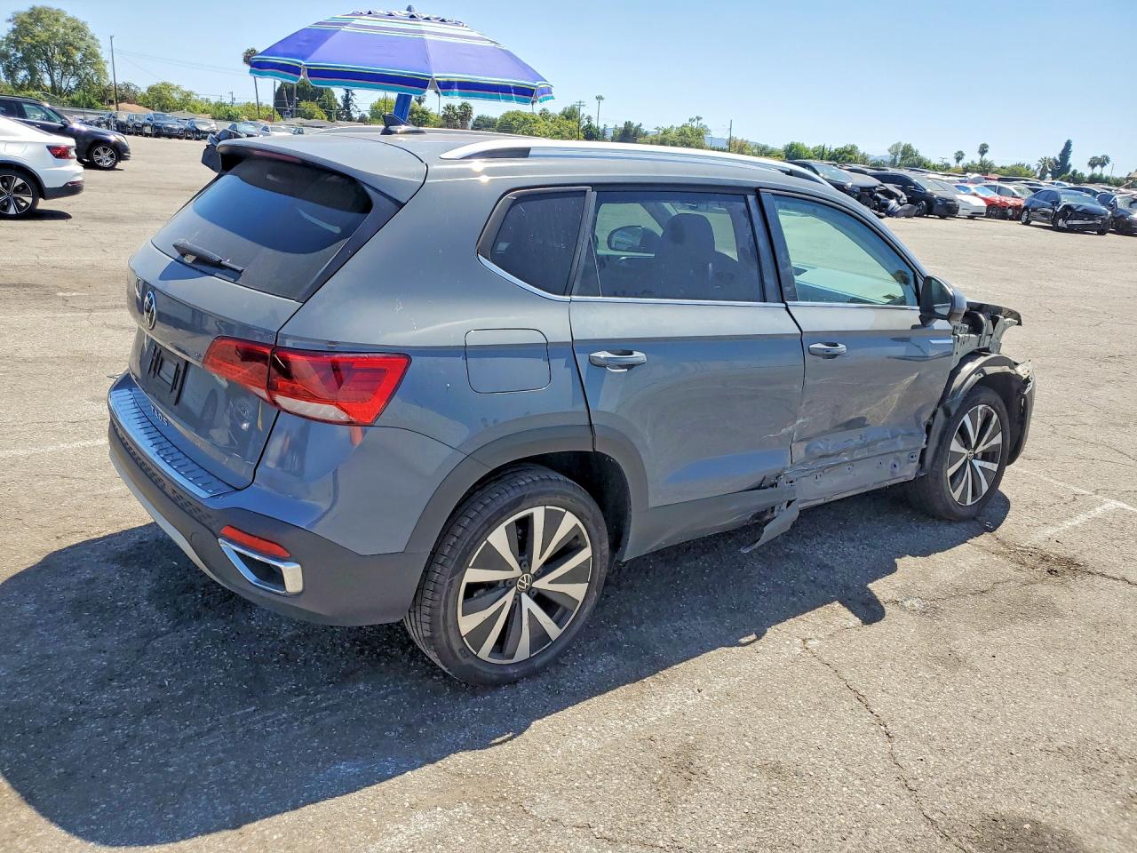 2023 Volkswagen Taos Se Gray vin: 3VVSX7B2XPM302755