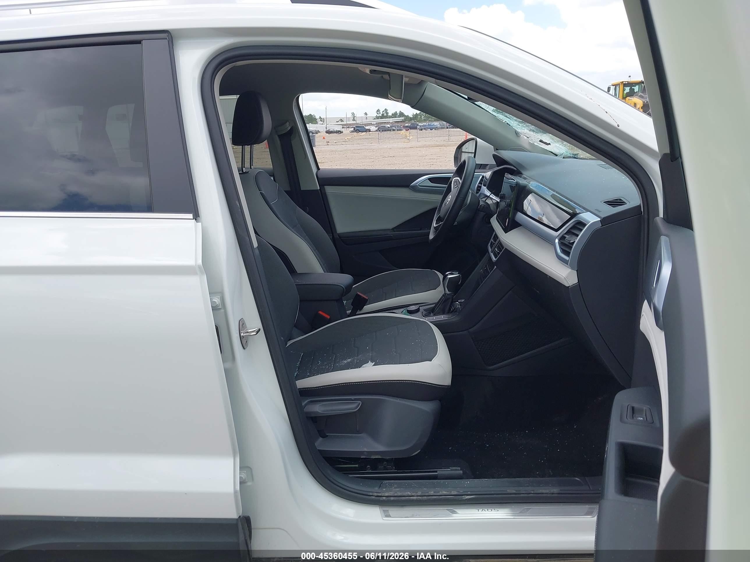 2026 Volkswagen Taos Se White vin: 3VVUC7B20TM048469