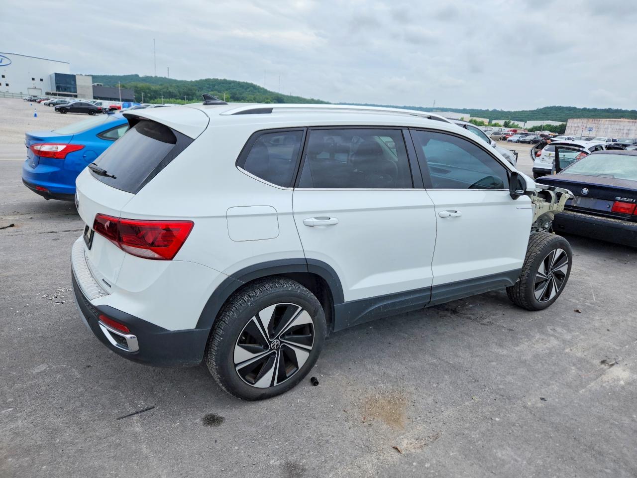 2024 Volkswagen Taos Se White vin: 3VVUX7B20RM060067