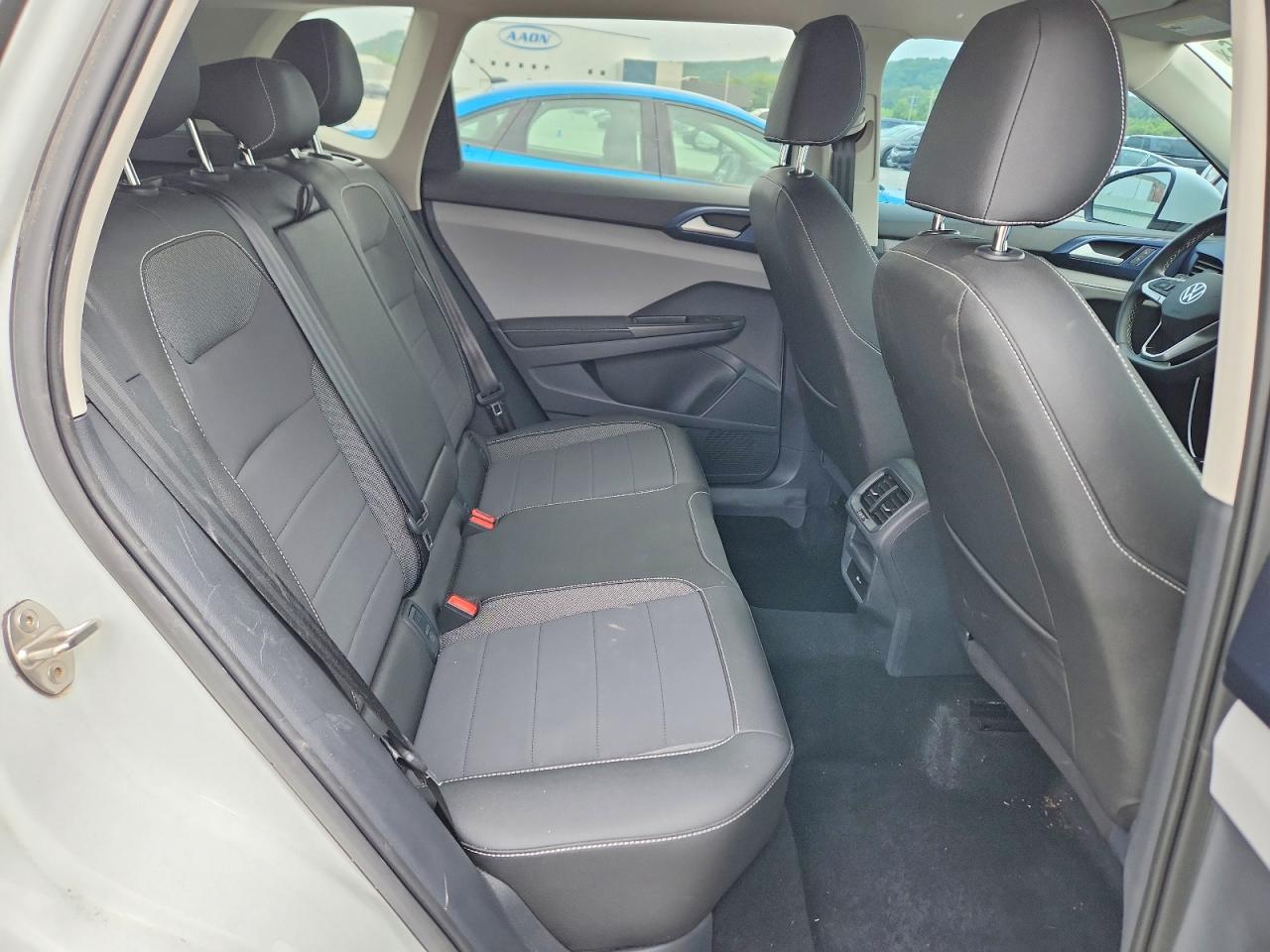 2024 Volkswagen Taos Se White vin: 3VVUX7B20RM060067