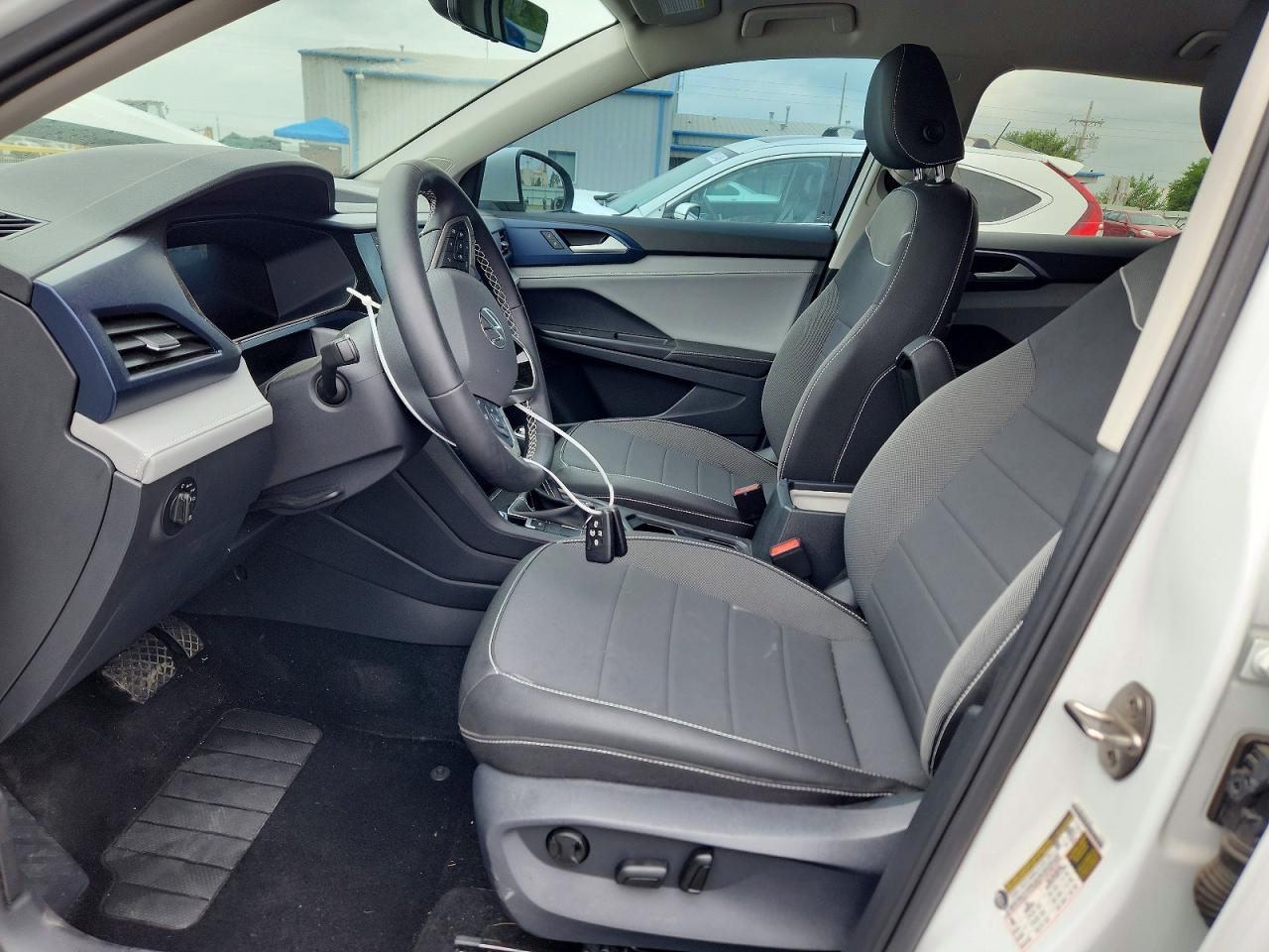 2024 Volkswagen Taos Se White vin: 3VVUX7B20RM060067