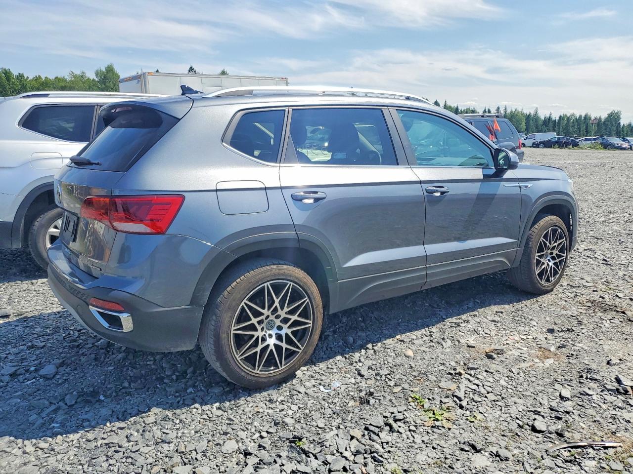 2024 Volkswagen Taos Se Gray vin: 3VVUX7B22RM041987