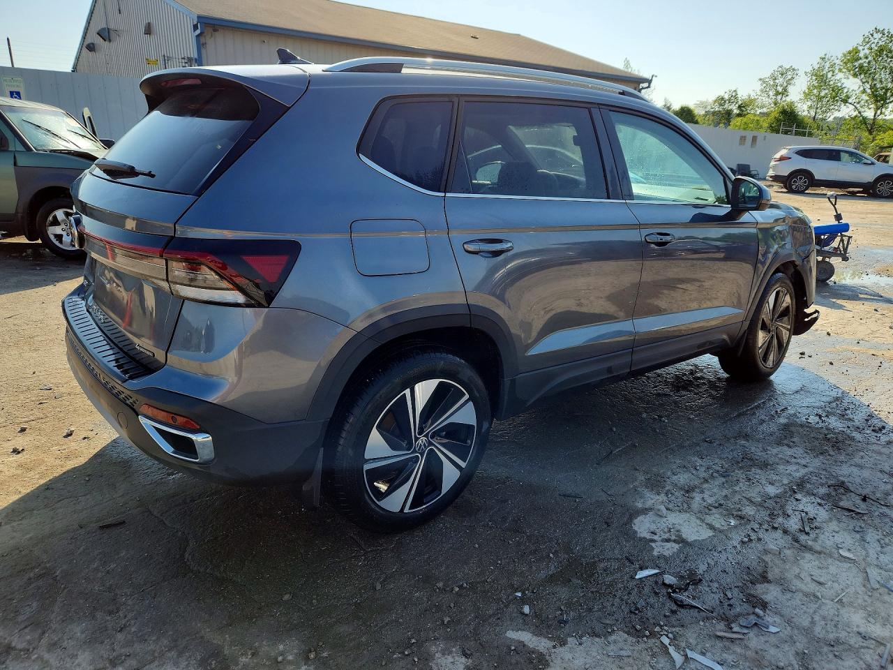 2025 Volkswagen Taos Se Gray vin: 3VVVC7B23SM016618