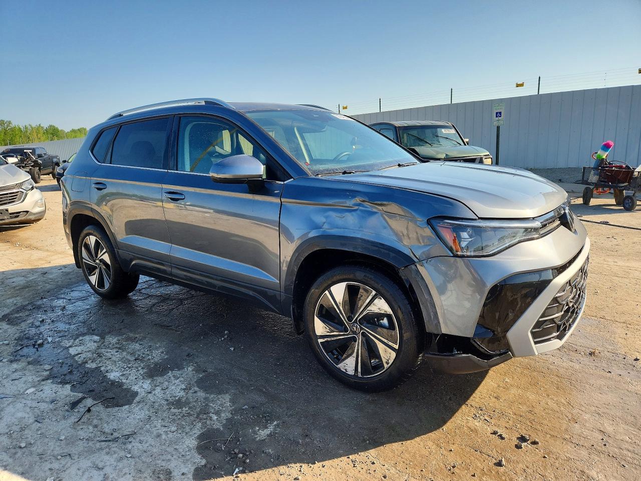 2025 Volkswagen Taos Se Gray vin: 3VVVC7B23SM016618