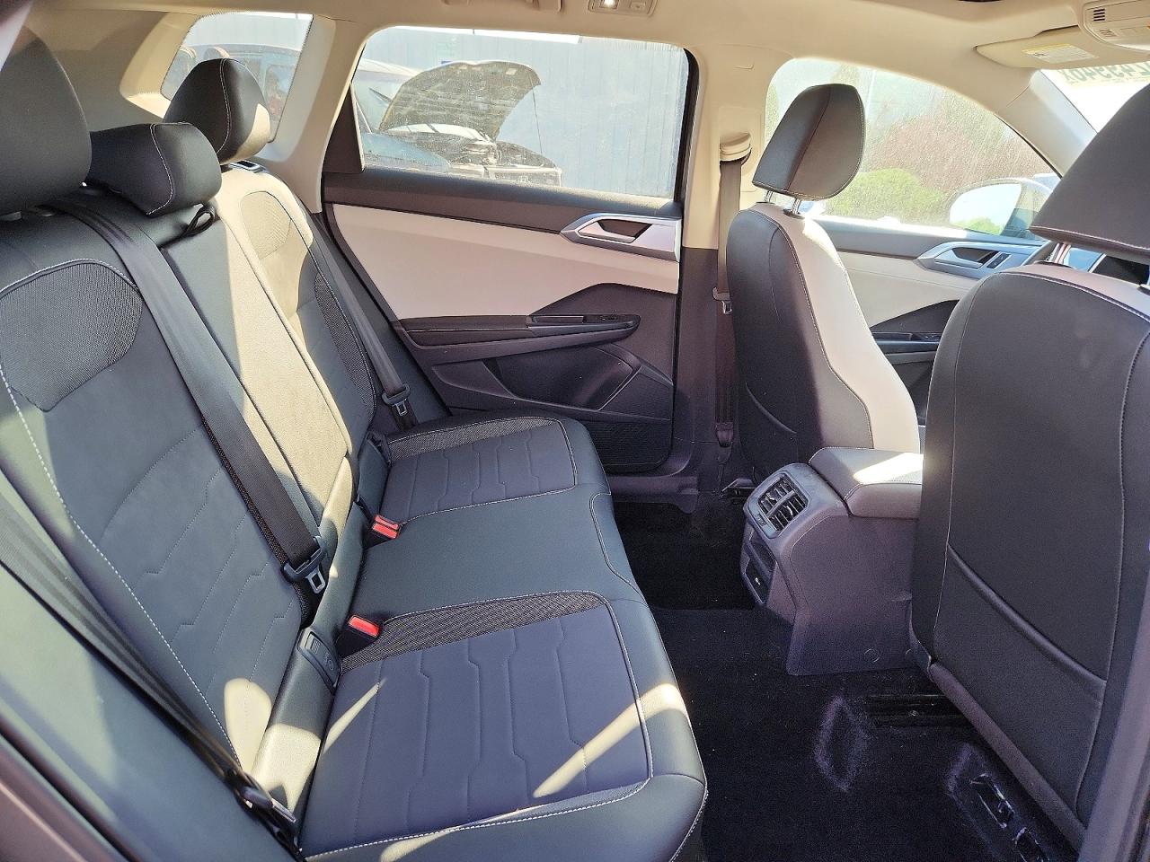 2025 Volkswagen Taos Se Gray vin: 3VVVC7B23SM016618