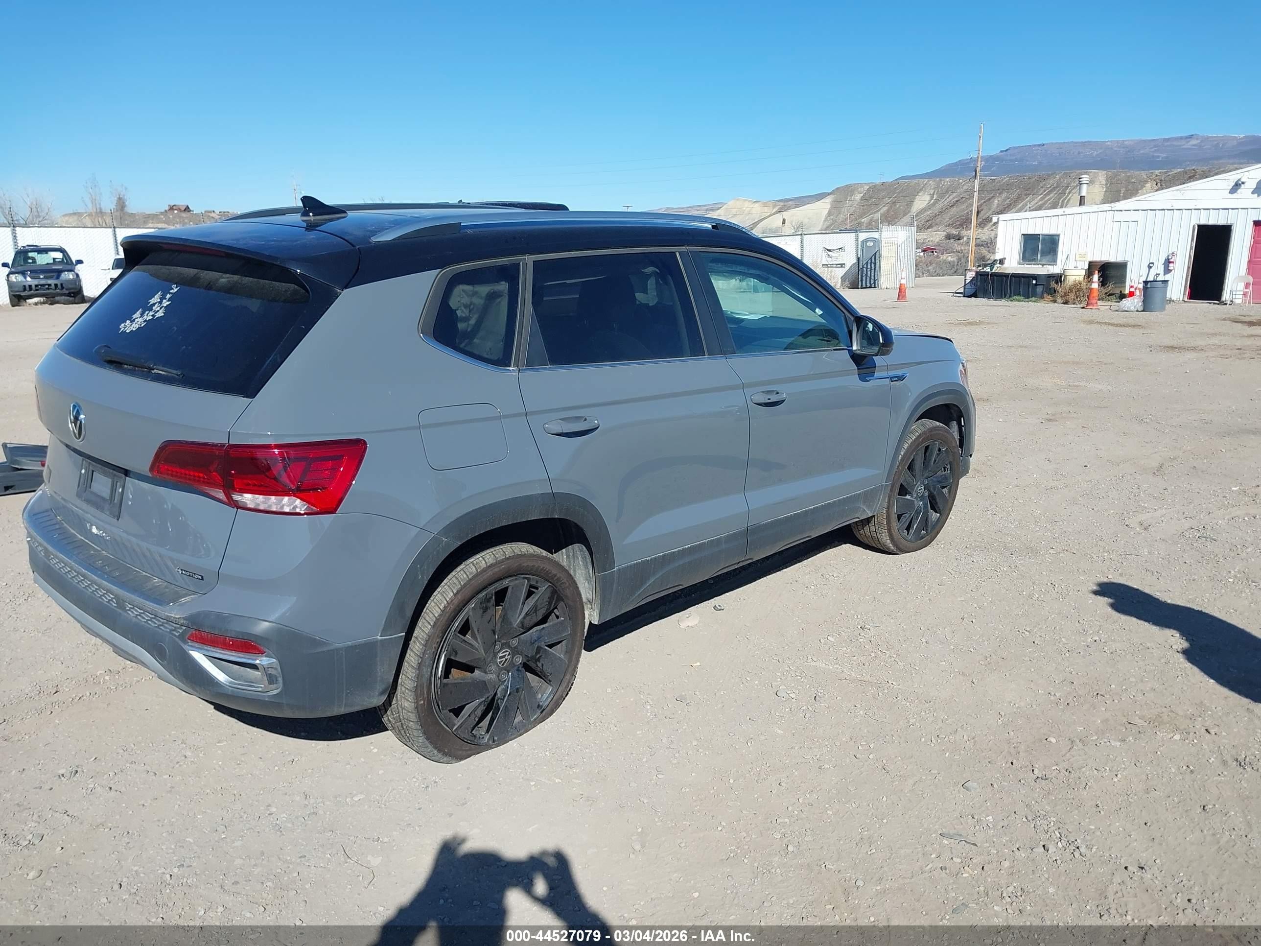 2024 Volkswagen Taos 1.5t Se Gray vin: 3VVVX7B20RM016039